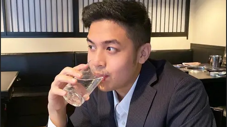 Gaya Jerome Polin Saat Makan di Warteg hingga Warung Pecel Lele