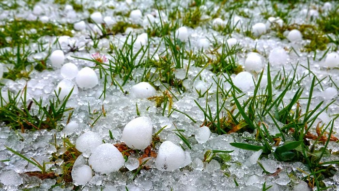 BMKG Ingatkan Waspada Potensi Angin Kencang hingga Hujan Es, Ini Daftar Wilayahnya!