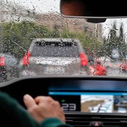 8 Cara Berkendara saat Musim Hujan Agar Selamat Sampai Tujuan