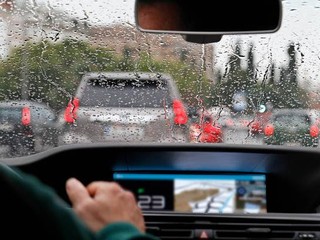 Mau Lewat Musim Hujan Tanpa Ribet? 3 Perlengkapan Motor dan Mobil yang Perlu Disiapkan