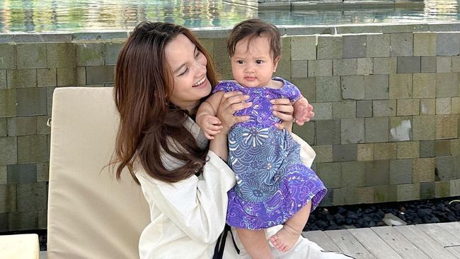 Cara Jitu Sabrina Anggraini Buat Baby Launa Tidur Lelap dan Terbangun hanya untuk Menyusu