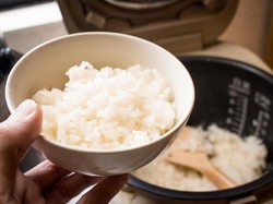 Apa Benar Nasi DIngin Lebih Menyehatkan dari Nasi Hangat?