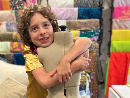 Mengenal Max Alexander, Desainer Termuda Berusia 8 Tahun yang Pamer Karya di NYFW