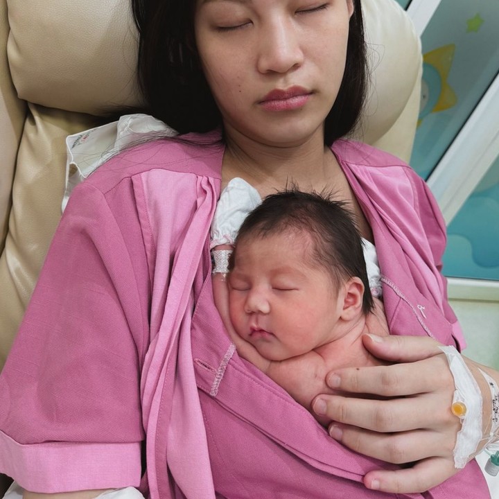 <p>Presenter dan model Patricia Gouw dikaruniai anak pertama pada 8 September 2024 di Bangkok Thailand. Anak pertama Patricia Gouw yang berjenis kelamin perempuan ini diberi nama Zoe Harper Bertoli. Kelahiran baby Zoe begitu dinanti Patricia dan suaminya Daniel Bertoli setelah sempat mengalami keguguran. (Foto: Instagram @patriciagouw) (Foto: Instagram/@patriciagouw)</p>