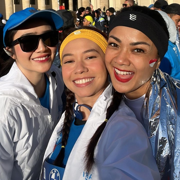 <p>Gelaran Berlin Marathon baru saja digelar di Berlin, Jerman, 29 September 2024 waktu setempat. Di acara ini, sejumlah artis Tanah Air juga turut berpartisipasi untuk meraih medali maraton, lho. (Foto: Instagram @yukikt)</p>