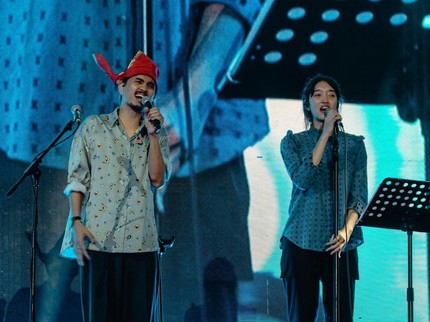 5 Potret Aishameglio Tampil Bersama Sang Ayah Duta di Konser Sheila on 7