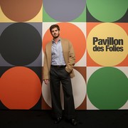 Potret Modis Andrew Garfield hingga Harry Styles Hadiri Show Valentino di Paris Fashion Week 2025