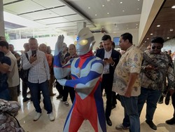 Isi Garasi Anggota DPR Berkostum Ultraman: Civic, Pajero Sport, Jeep Wrangler