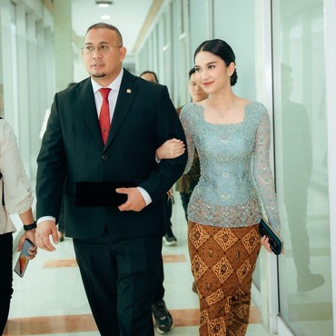 Arhan Absen di Pelantikan DPR Andre Rosiade, Cincin Nikah Azizah Salsha Disorot