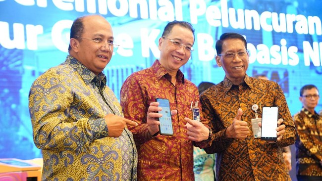 Bank Mandiri & KAI Group memperkuat sinergitas untuk memperluas ekosistem digital yang adaptif dan solutif bagi pengguna transportasi, khususnya KRL dan LRT.