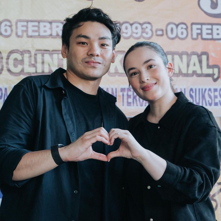 <p>Chelsea Islan dinikahi oleh Rob Clinton Kardinal pada 8 Desember 2022. Pernikahan mereka dilangsungkan di Gereja Katedral, Jakarta Pusat. (Foto: Instagram @robclintonkardinal @chelseaislan)</p>