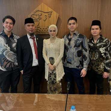 Hadiri Pelantikan Ortu Jadi Anggota DPR, Panggilan Dul Jaelani ke Mulan Jameela Disorot