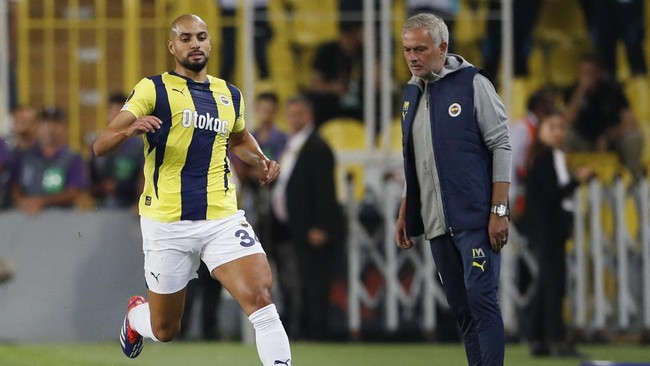 Pertemuan Erik ten Hag dan Jose Mourinho jadi sorotan kala kedua pelatih tersebut bakal beradu taktik pada laga Fenerbahce vs Manchester United di Liga Europa.