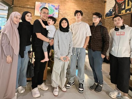 7 Potret Keluarga Lyra Virna & Fadlan, Ajak Anak Quality Time Jalan-jalan hingga Makan Bersama