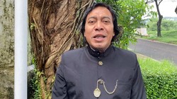 Komeng Cairkan Suasana Rapat, Singgung Isu Banjir Jakarta Lewat Guyonan Kocak