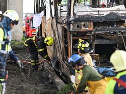 Video Ngerinya Bus Terbakar Tewaskan Puluhan Guru-Murid di Thailand