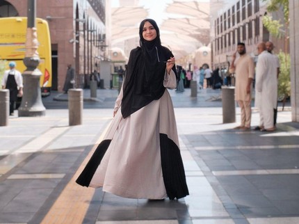 5 Potret Michelle Ziudith Umrah Bareng Eliza Sifa, Content Creator yang Viralkan Kisah Ipar Adalah Maut