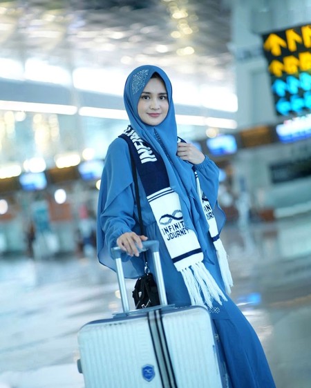 Busty qizil sochlar Busty qizil sochlar