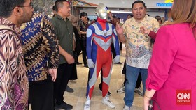 Alasan Anggota DPR Berkostum Ultraman: Ingin Basmi Kejahatan