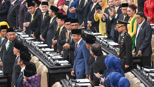 Sebanyak 580 orang resmi dilantik sebagai anggota DPR RI periode 2024-2029 hari ini, berikut sejumlah fakta menariknya.