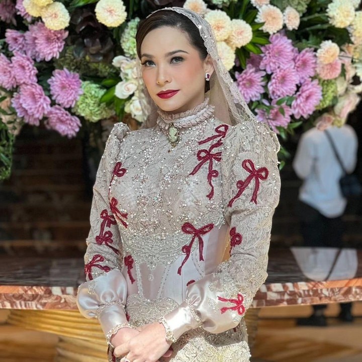 <p>Artis sekaligus politisi, Rachel Maryam, pernah mengalami perdarahan hebat pasca melahirkan anak keduanya pada Oktober 2020. Menurut keterangan kerabat dekatnya, Rachel sempat mendapatkan donor darah dari Palang Merah Indonesia (PMI) untuk mengatasi perdarahannya tersebut. (Foto: Dok. Instagram @rachelmaryams)</p>