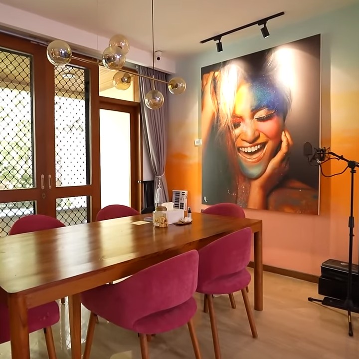 <p>Artis cantik Marshanda memiliki rumah mewah yang sangat estetik, Bunda. Tidak hanya itu, setiap sudut rumah pun sengaja dibuat Instagramable, lho. (Foto: YouTube TAULANY TV)</p>