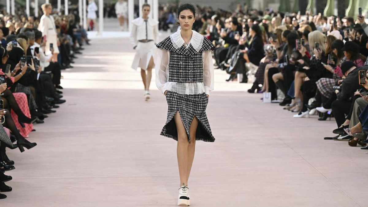 FOTO: Chanel Kembali Pamerkan Koleksi Teranyarnya di Grand Palais