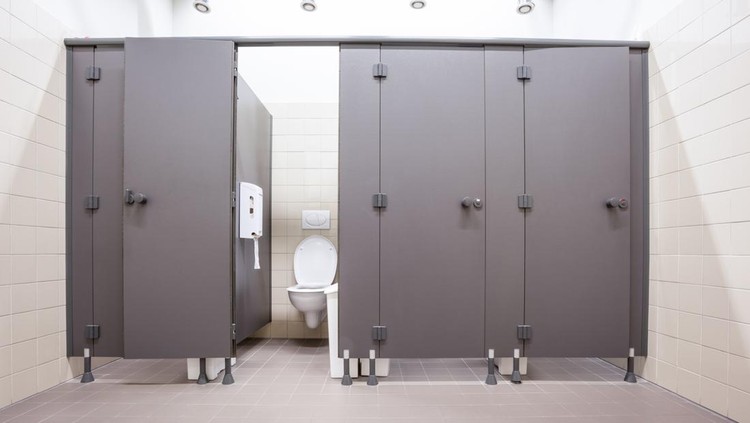 508182318 In an public building are womans toilets whit black doors