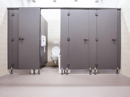 Toilet Umum Jorok di Rest Area saat Mudik, Ini Tips Buang Air Kecil untuk Perempuan