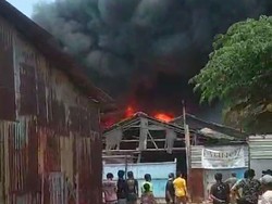 Lapak di Kalideres Jakbar Kebakaran, Asap Hitam Membubung Tinggi