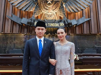 7 Potret Anggun Beby Tsabina Berkebaya, Dampingi Suami di Pelantikan Anggota DPR RI