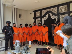 10 Tersangka Produsen Pil PCC di Rumah Mewah Serang Terancam Hukuman Mati