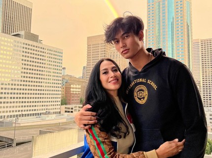 7 Potret Diah Permatasari Antar Sang Putra Marco Kuliah di Amerika, Sebut Berpisah Sementara