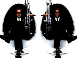 Sinopsis Men in Black 2, Saat Dua Agen Kocak Berhadapan dengan Alien