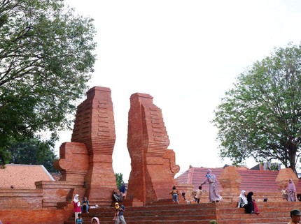 10 Wisata Cirebon dekat Stasiun Kereta Api, Kulineran hingga Kunjungi Keraton