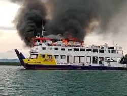 Kapal Roro Terbakar di Tanjung Kasam Batam, Semua ABK Selamat