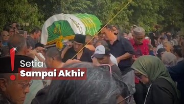 Tangis Ikang Fawzi Antarkan Marissa Haque ke Peristirahatan Terakhir