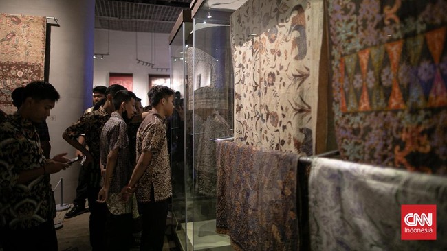FOTO: Belajar Mencanting Merayakan Hari Batik Nasional