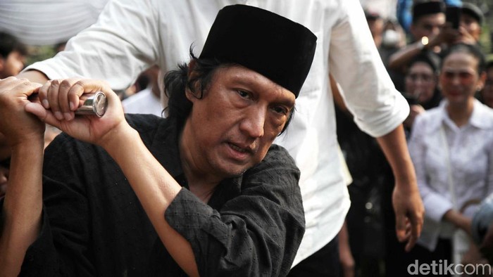 Jenazah Marissa Haque akhirnya dimakamkan di TPU Tanah Kusir, Jakarta Selatan. Begini prosesnya.