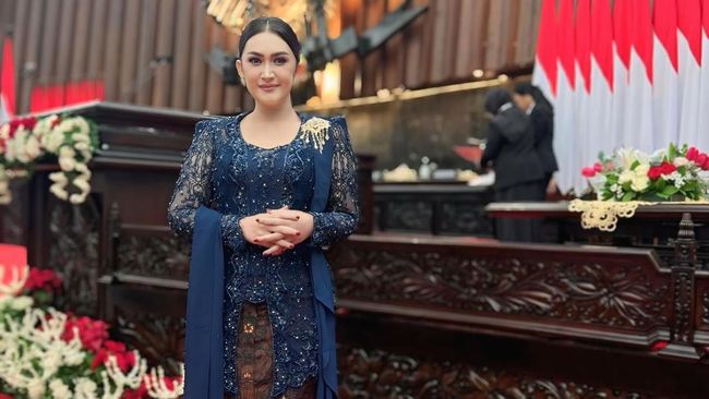 就任印度尼西亚民主共和国成员的五位名人母亲的肖像，Rieke Dyah 致 Nafa Urbach
