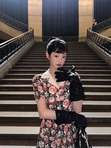 img-title Wonyoung IVE Tampil Cantik Nan Klasik ala Audrey Hepburn Saat Menghadiri Miu Miu Show di Paris Fashion Week