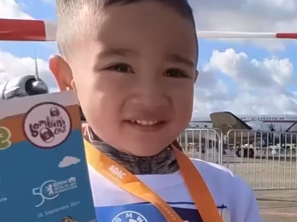 7 Potret Rayyanza Ikut Lari di Berlin Marathon, Ceria & Semangat Banget Bun