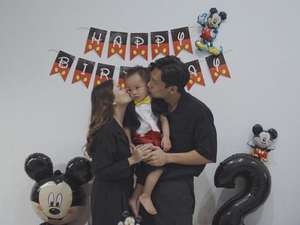 7 Potret Ultah ke-2 Avery Anak Stella Cornelia & Fendy Chow, Imut Bertema Mickey Mouse