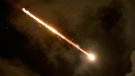 Iran Perdana Pakai Rudal Hipersonik Bikin Keteteran Iron Dome Israel