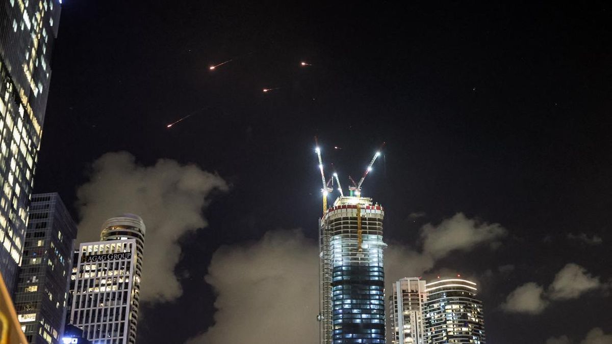 Iran Hujani Rudal, Gedung Pencakar Langit Israel Berguncang Keras