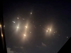Video Roket-roket Iran di Langit Israel Bikin Warga Panik