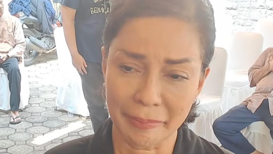 Soraya Haque saat ditemui di rumah duka Marissa Haque.