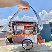 SusahWaras dan Synchronize Fest Sulap Gerobak Bakso Jadi Tas Kekinian 