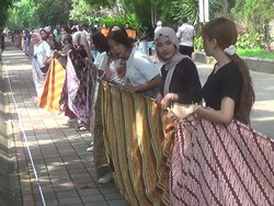 Pemkot Bogor Bentangkan Kain Batik 4 Km untuk Peringati Hari Batik Nasional
