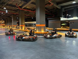Seru-seruan Balapan di Barcode Gokart Sambil Nikmati Karya Seni Muklay